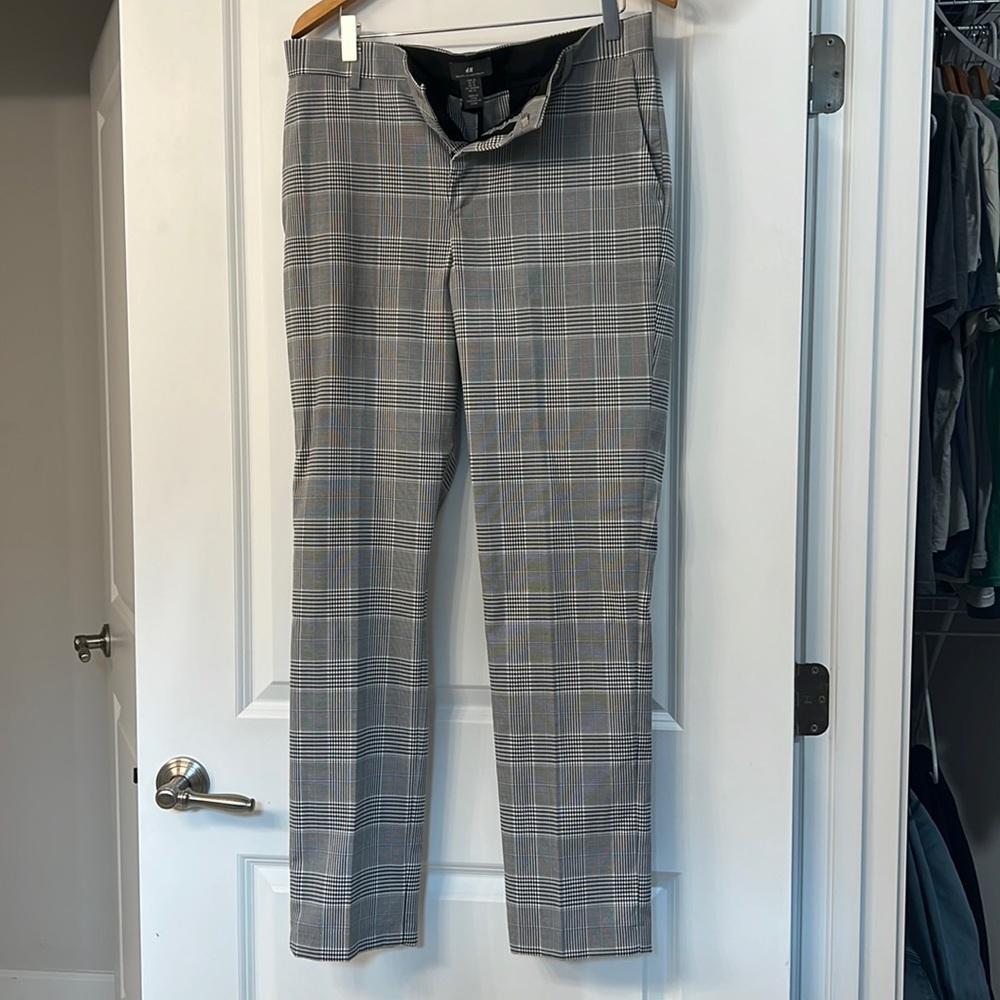 H&M Dress Pants | Slim Fit| Patterned Pants | Size 33 | Color: black and white